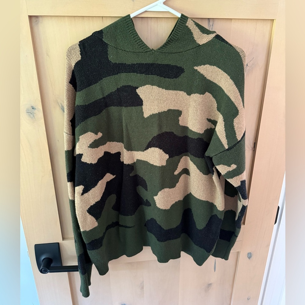 Elan Green and Tan Camouflage Hooded Sweater